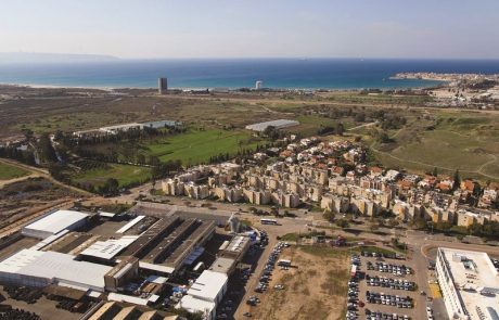 מה שקורה בעכו. כולל ים, אנשים ומגדלים
